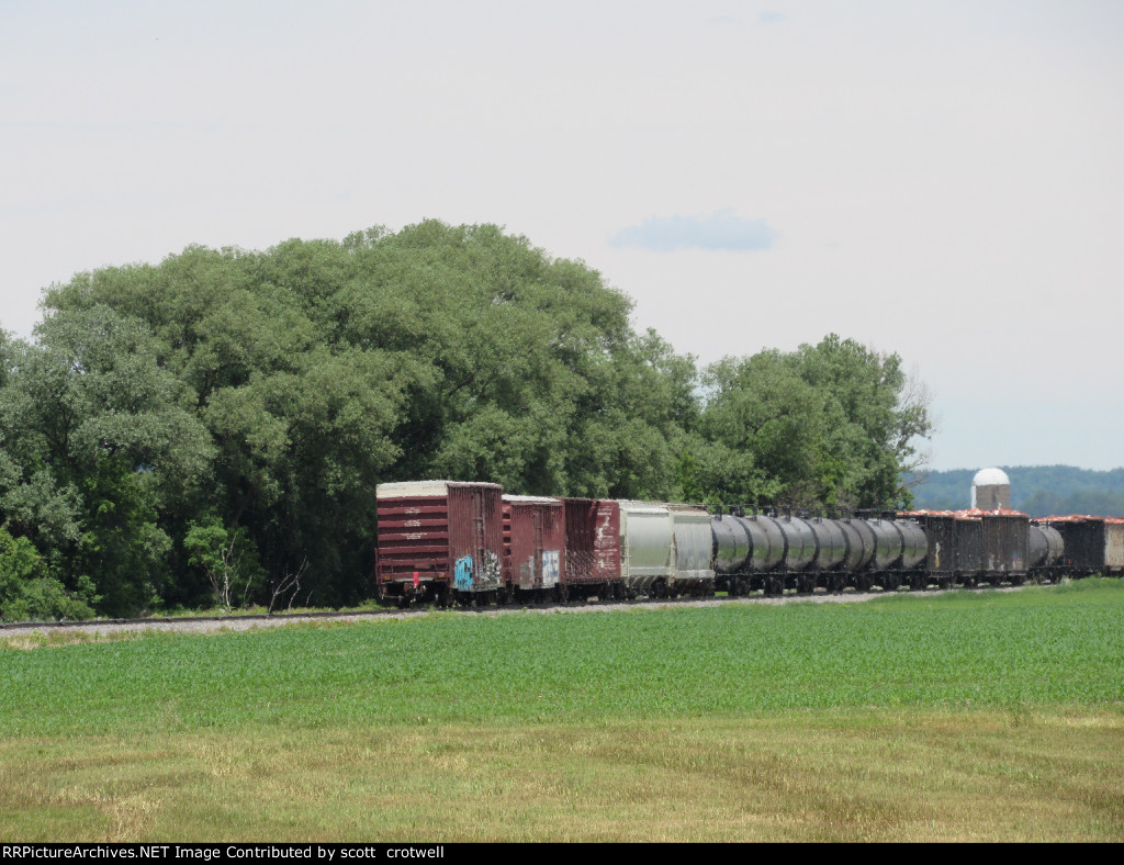 BNSF 761843 and the end of the train